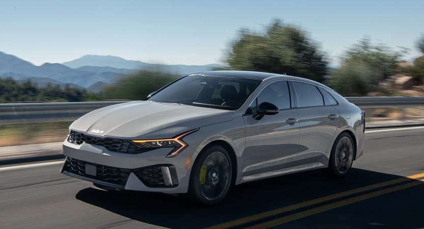 You are currently viewing EL NUEVO KIA K5 DEL 2025 HACE SU DEBUT NORTEAMERICANO EN EL AUTO SHOW DE CHICAGO