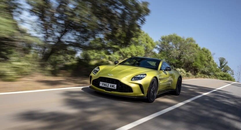You are currently viewing 2025 Aston Martin Vantage. Encanto y nostalgia para los baby boomers.