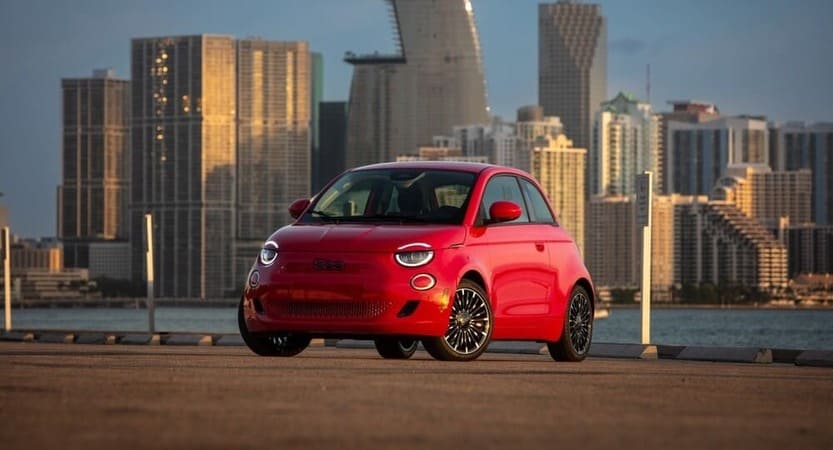 You are currently viewing FIAT 500e eléctrico. Las segundas partes sí pueden llegar a ser buenas.