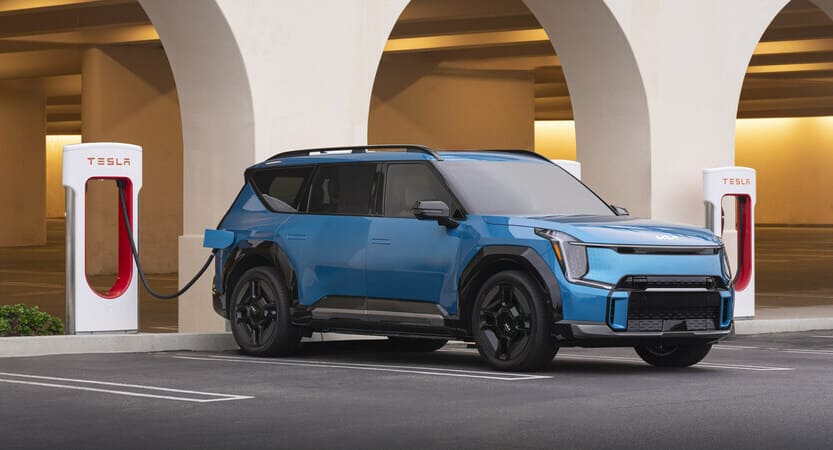 You are currently viewing KIA ADOPTARÁ EL ESTÁNDAR DE CARGA NORTEAMERICANO EN EL CUARTO TRIMESTRE DEL 2024